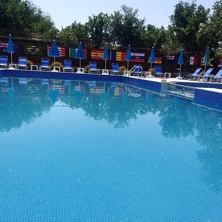Къща за гости Там край реката Slivek Экстерьер фото