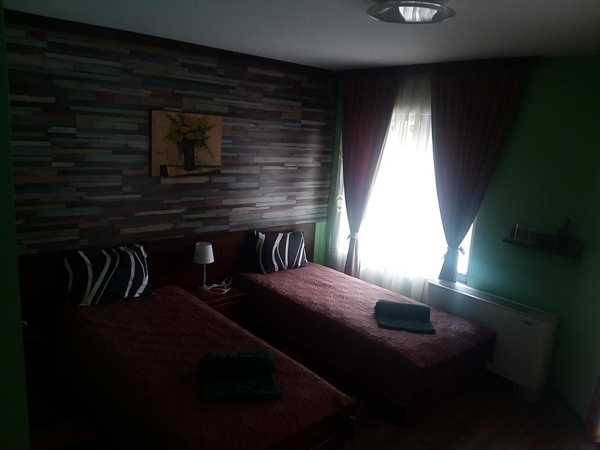 Къща за гости Там край реката Slivek Экстерьер фото