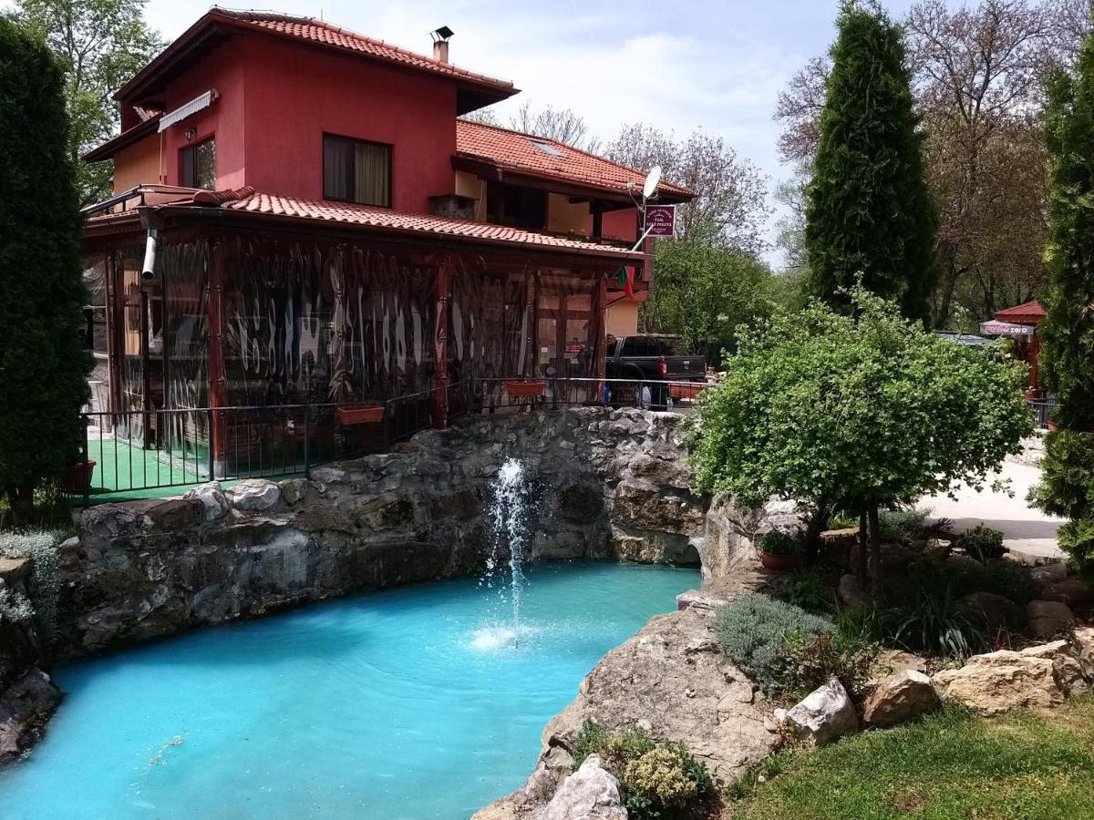 Къща за гости Там край реката Slivek Экстерьер фото