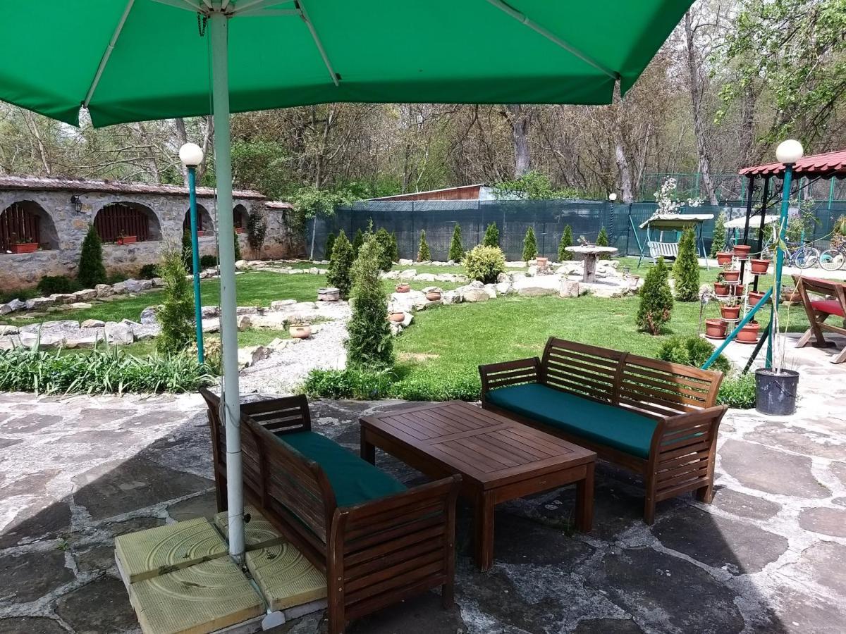 Къща за гости Там край реката Slivek Экстерьер фото