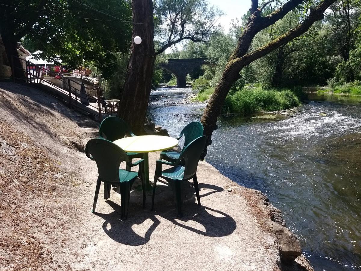 Къща за гости Там край реката Slivek Экстерьер фото