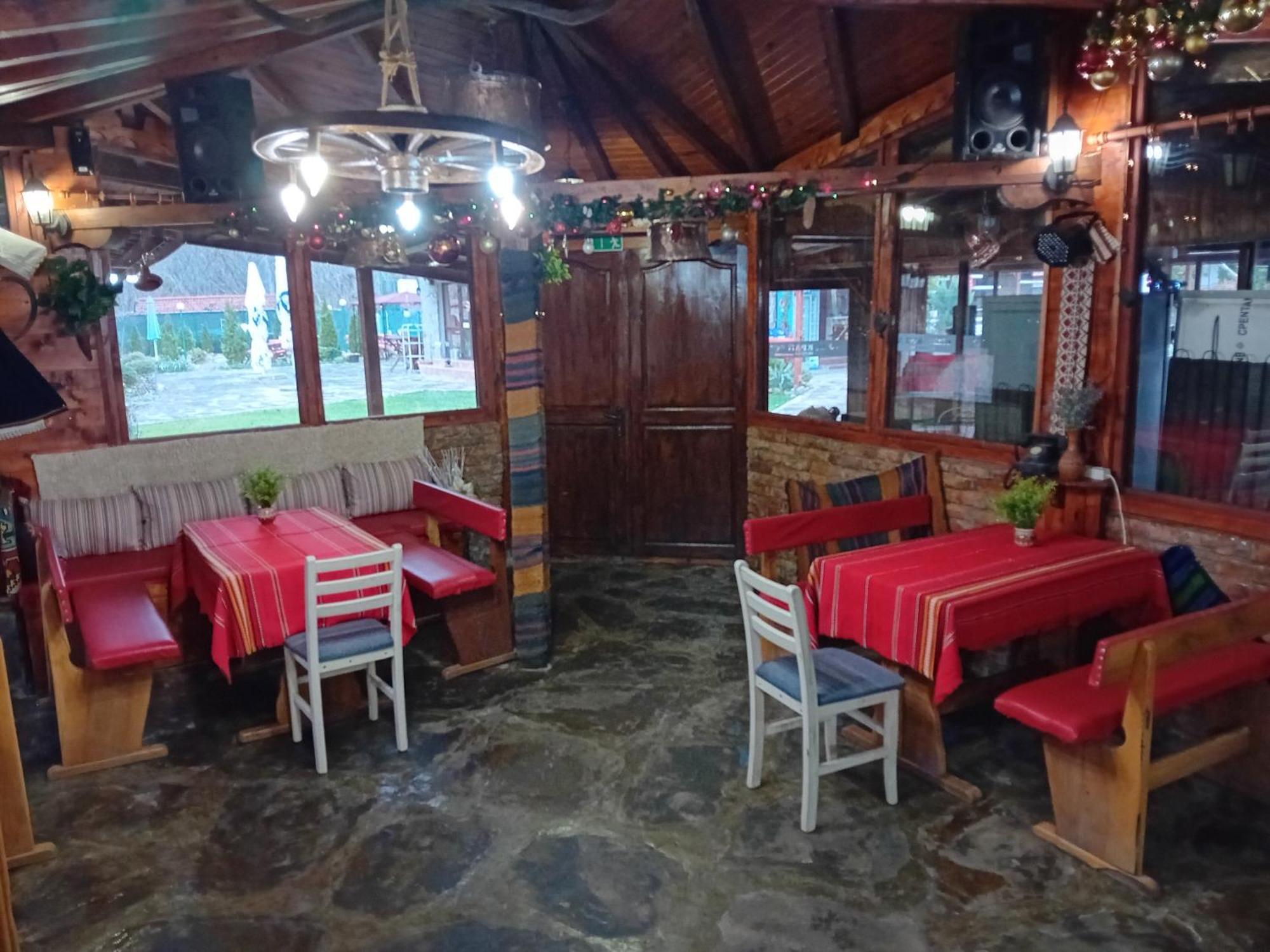 Къща за гости Там край реката Slivek Экстерьер фото