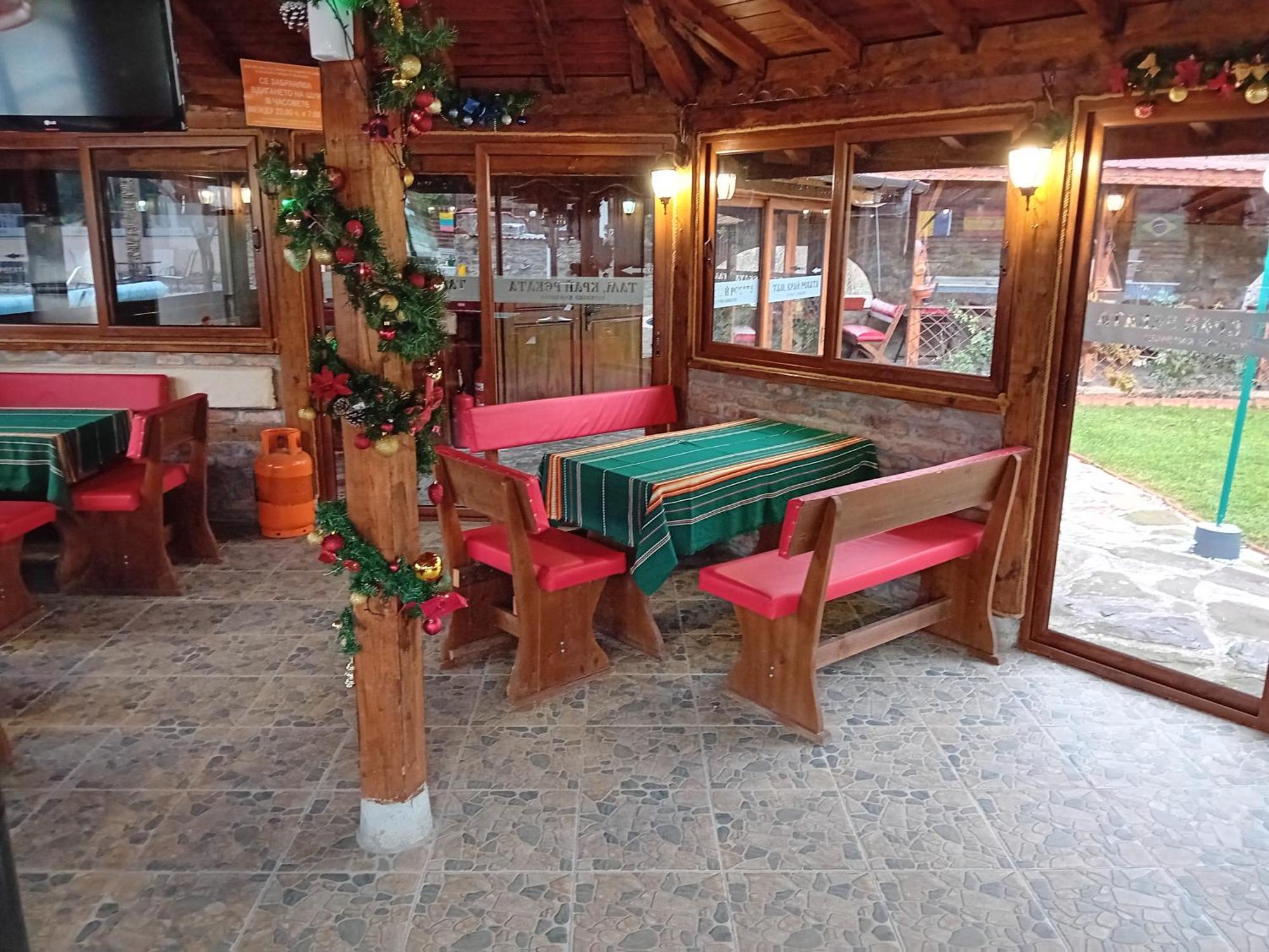 Къща за гости Там край реката Slivek Экстерьер фото