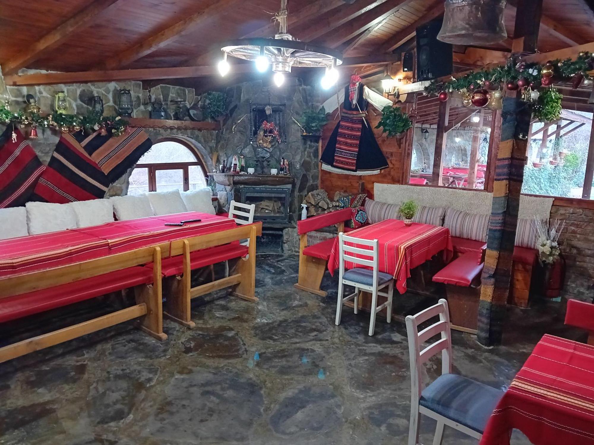 Къща за гости Там край реката Slivek Экстерьер фото